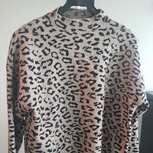 Dynamite - Mock neck crop sweater in leopard print